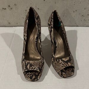Tahari Riddle Brown and Tan Faux Leather Open Toe Snakeskin Heels - Size 8